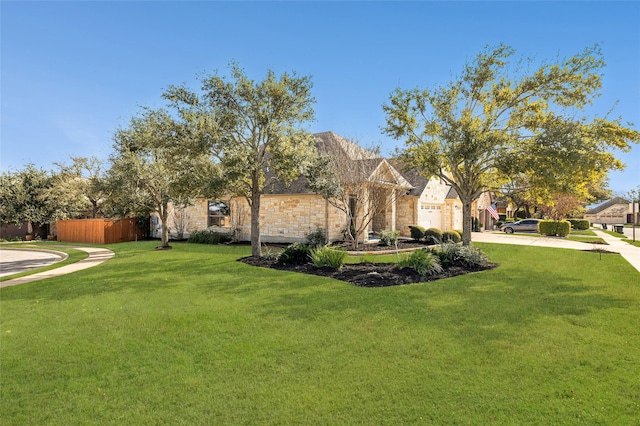 view of front of home featuring a front yard