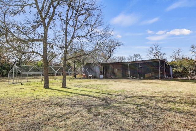 view of yard with an outdoor structure