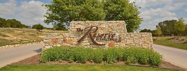 view of community / neighborhood sign