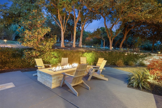 view of patio featuring an outdoor fire pit