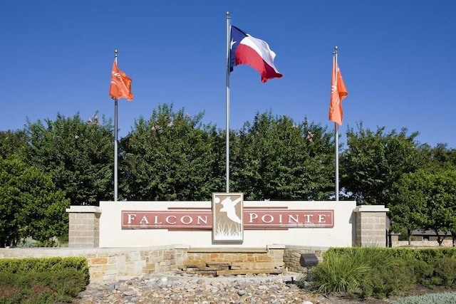 view of community / neighborhood sign