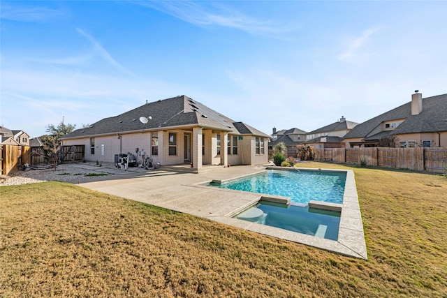 view of swimming pool with an in ground hot tub, a yard, and a patio