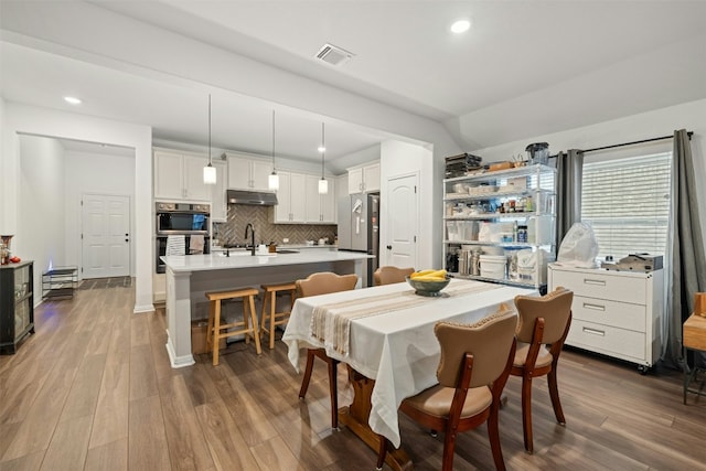 dining area with visible vents, recessed lighting, dark wood-type flooring, and baseboards