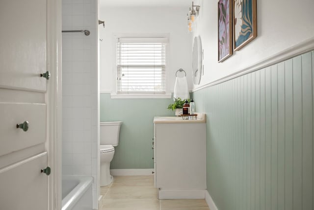 full bathroom with tiled shower / bath combo, vanity, and toilet