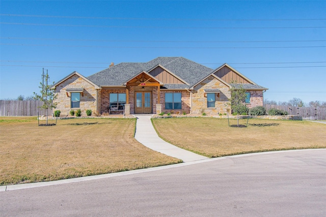 craftsman inspired home featuring a front lawn