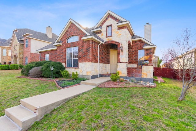 front of property featuring a front lawn