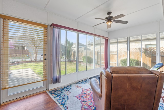 sunroom with ceiling fan