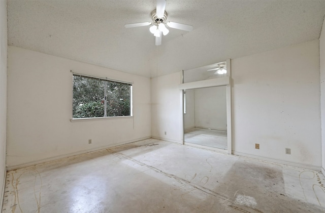 unfurnished bedroom featuring ceiling fan and a textured ceiling