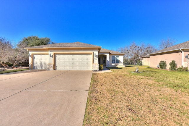 view of front of house featuring a front lawn and a garage