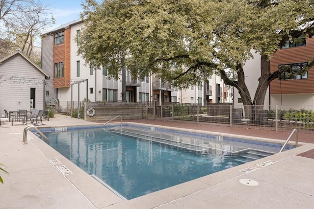 3100 Menchaca Rd Unit 29, Austin, TX 78704 - community pool with a patio area and a residential view