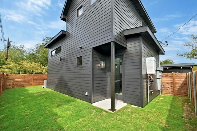 rear view of house featuring a lawn