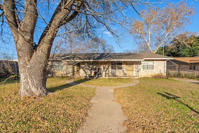 view of front of home featuring a front lawn