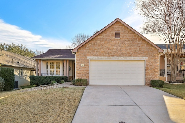 view of front facade featuring a front lawn and a garage