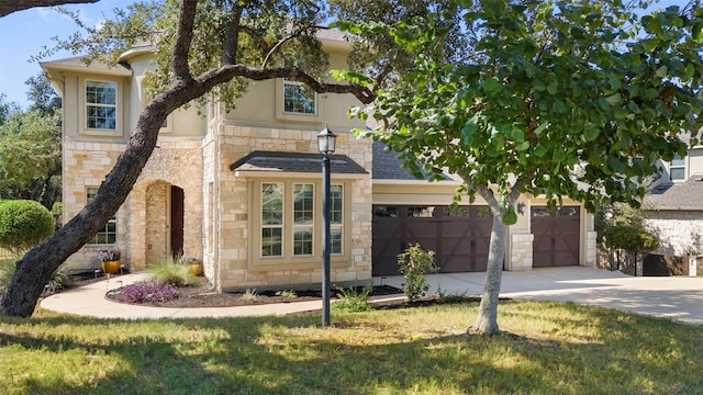 view of front of house with a front lawn