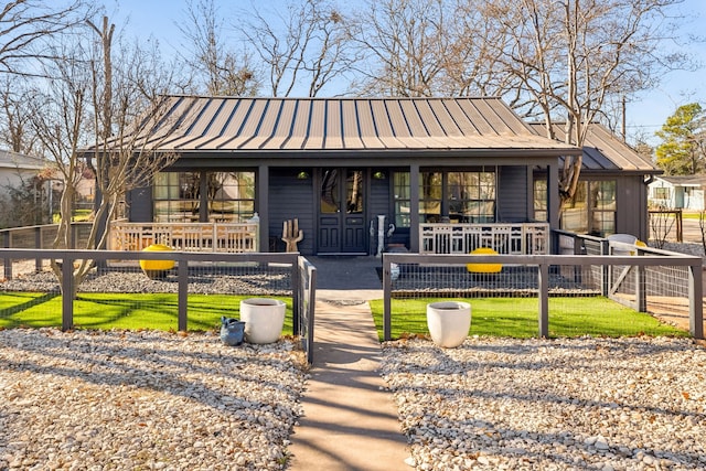 view of front of house featuring a porch