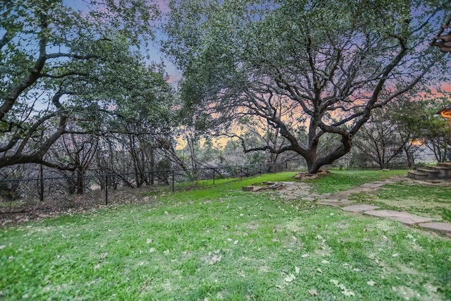 view of yard at dusk