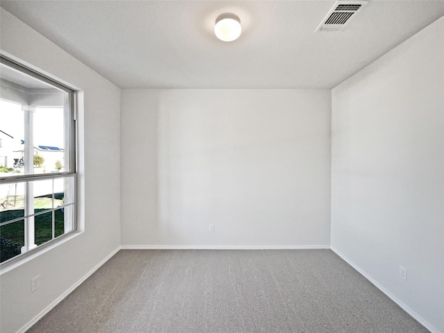 unfurnished room featuring carpet