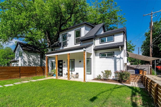 view of front of property with a front yard