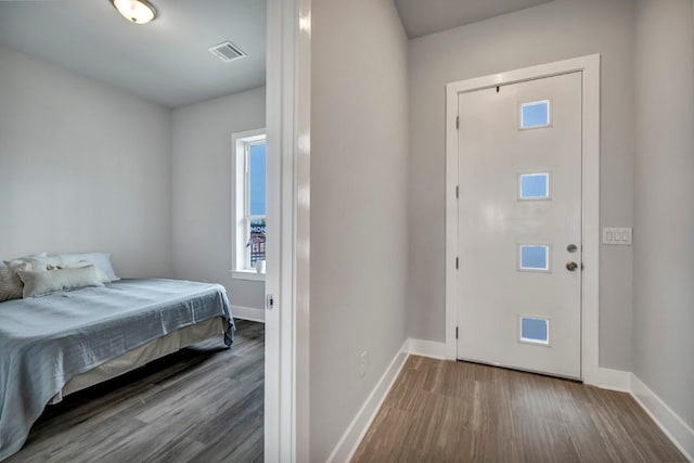 4507 E Martin Luther King Jr Blvd Unit 124, Austin, TX 78721 - foyer entrance featuring wood finished floors and baseboards
