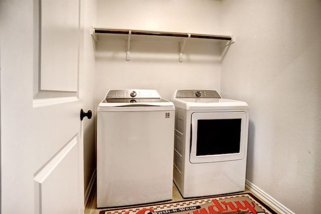 116 Shagbark Trl, Bastrop, TX 78602 - washroom with washing machine and clothes dryer and baseboards