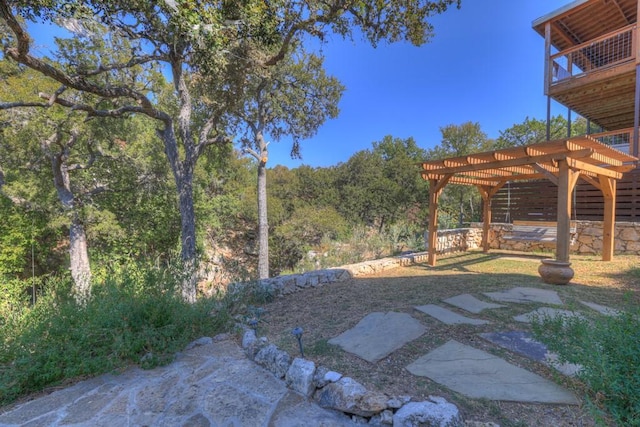 view of yard with a pergola