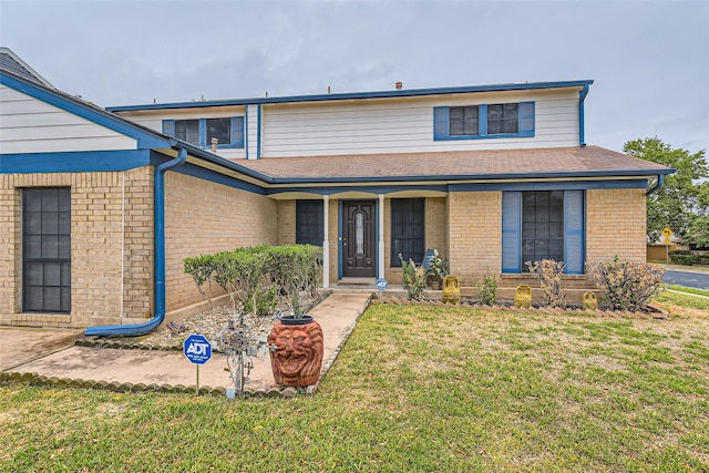 view of front of property featuring a front lawn