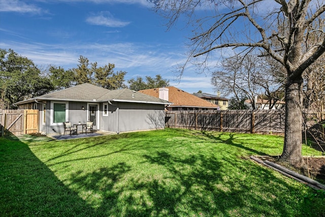 view of yard featuring a patio