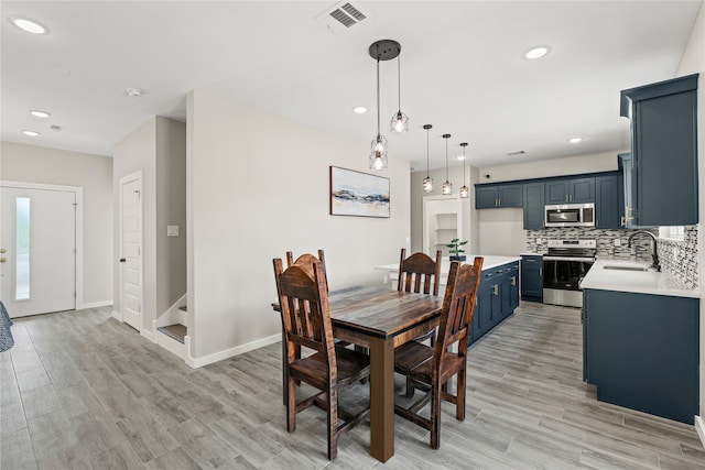 dining space with recessed lighting, visible vents, light wood-style flooring, and baseboards