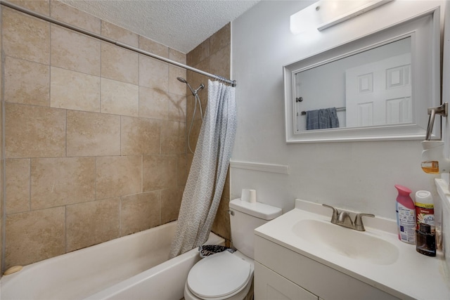 full bathroom featuring a textured ceiling, toilet, vanity, and shower / bath combo