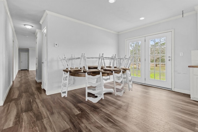 dining area featuring dark wood-type flooring and ornamental molding