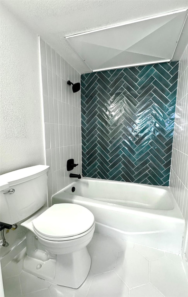 bathroom with toilet and tiled shower / bath combo