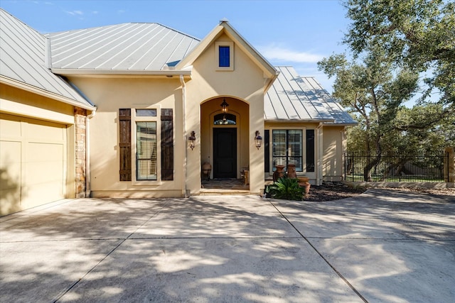 view of front of property featuring a garage