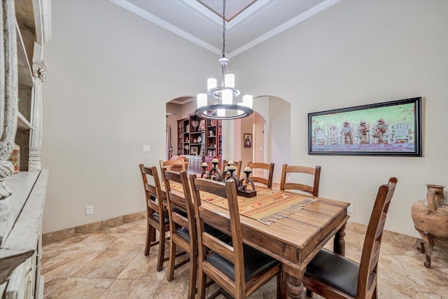 dining area featuring vaulted ceiling, an inviting chandelier, and crown molding