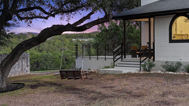 view of yard at dusk