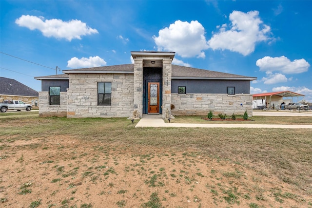 view of front of property with a front lawn