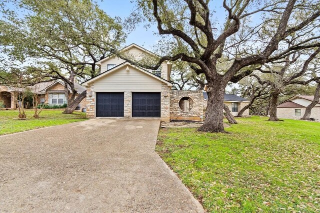 view of front of home featuring a front yard and a garage