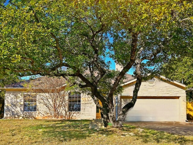 view of front facade featuring a garage