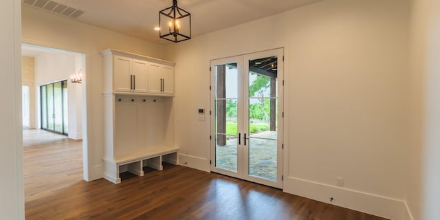 200 E Eldorado Ridge Dr, Fredericksburg, TX 78624 - mudroom featuring dark wood-style flooring, a chandelier, and baseboards