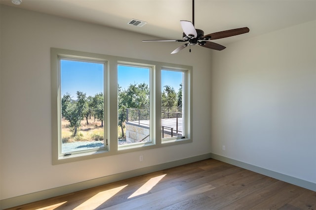 empty room featuring light wood-type flooring and ceiling fan