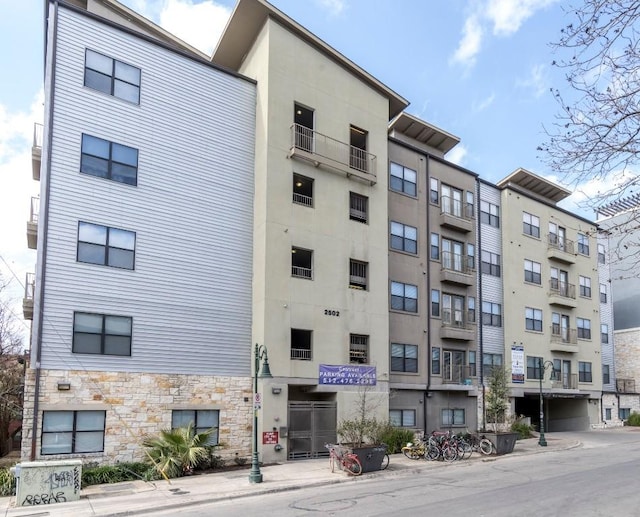 2502 Leon St Unit 211, Austin, TX 78705 - view of apartment building / complex