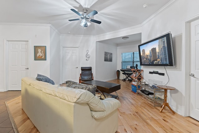 living room featuring crown molding, ceiling fan, and light hardwood / wood-style floors