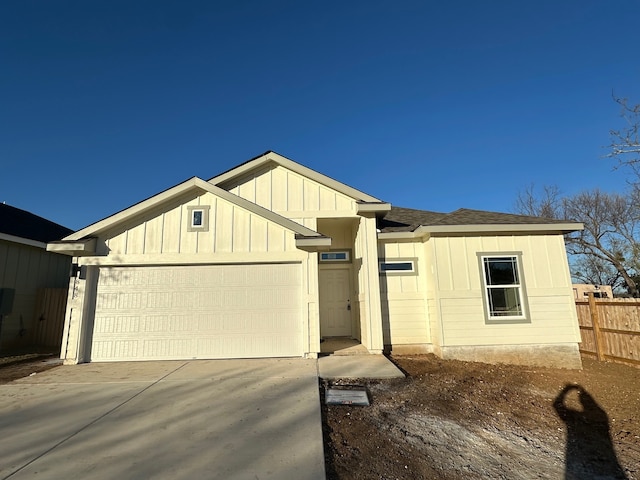 view of front of property featuring a garage