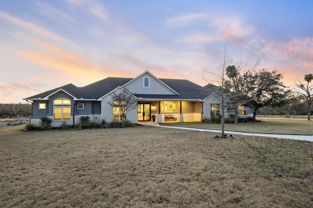 single story home with a lawn