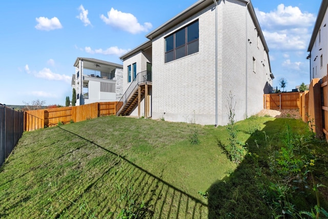 back of house featuring a lawn