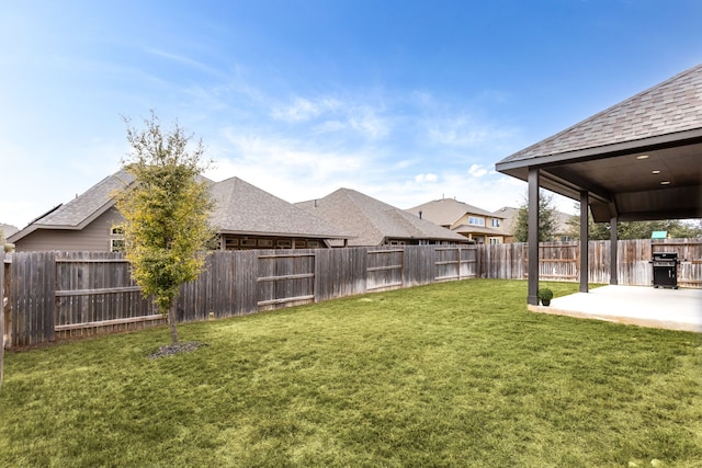 view of yard featuring a patio