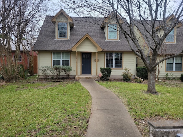 view of front of property featuring a front yard