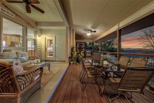 sunroom with ceiling fan