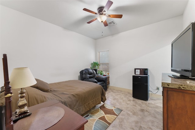 bedroom featuring ceiling fan