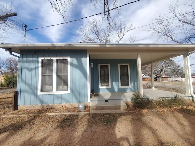 view of front of property