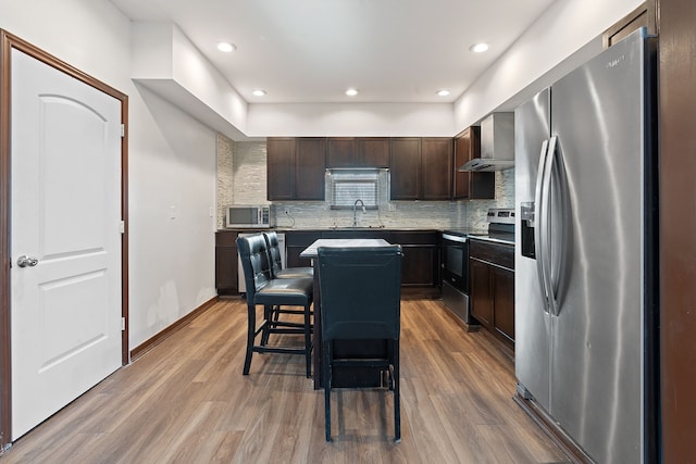 kitchen featuring a center island, a breakfast bar, decorative backsplash, sink, and stainless steel appliances